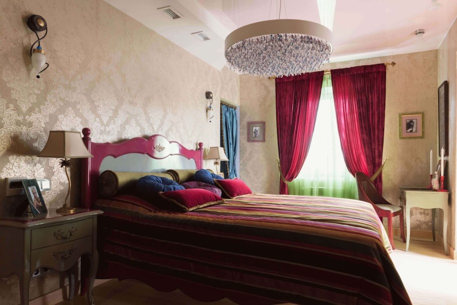 Спальня в бордовом цвете
