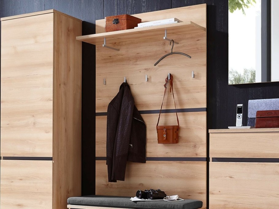 Прихожая открытая с крючками