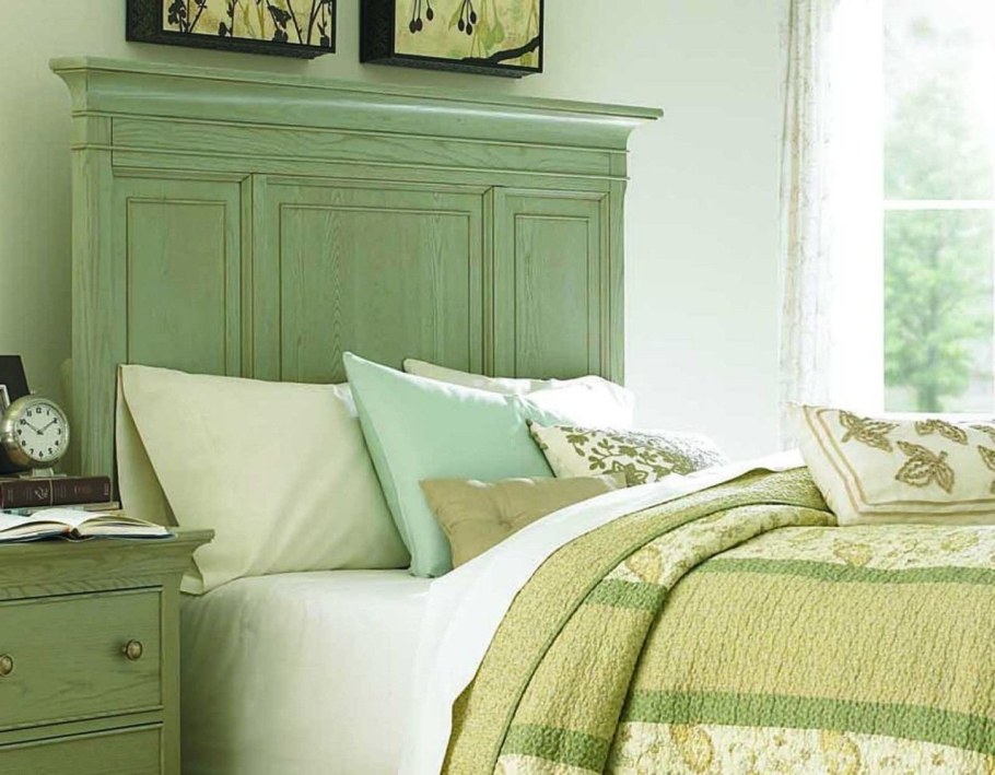 Оливковый в интерьере спальни