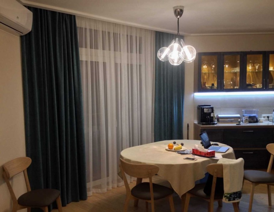 Шторы для кухни в современном стиле длинные