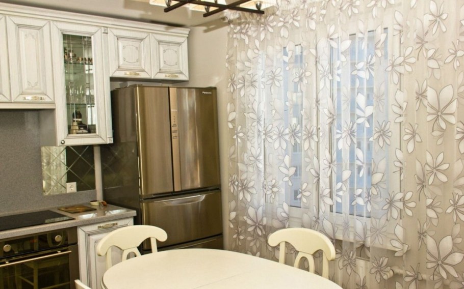 Тюлевые занавески для кухни