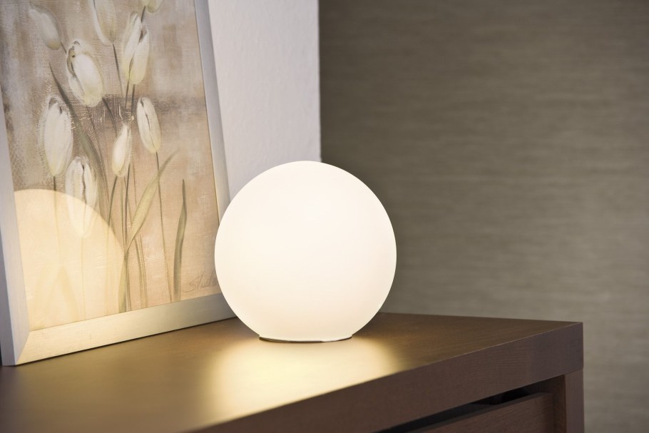 Настольная лампа в интерьере