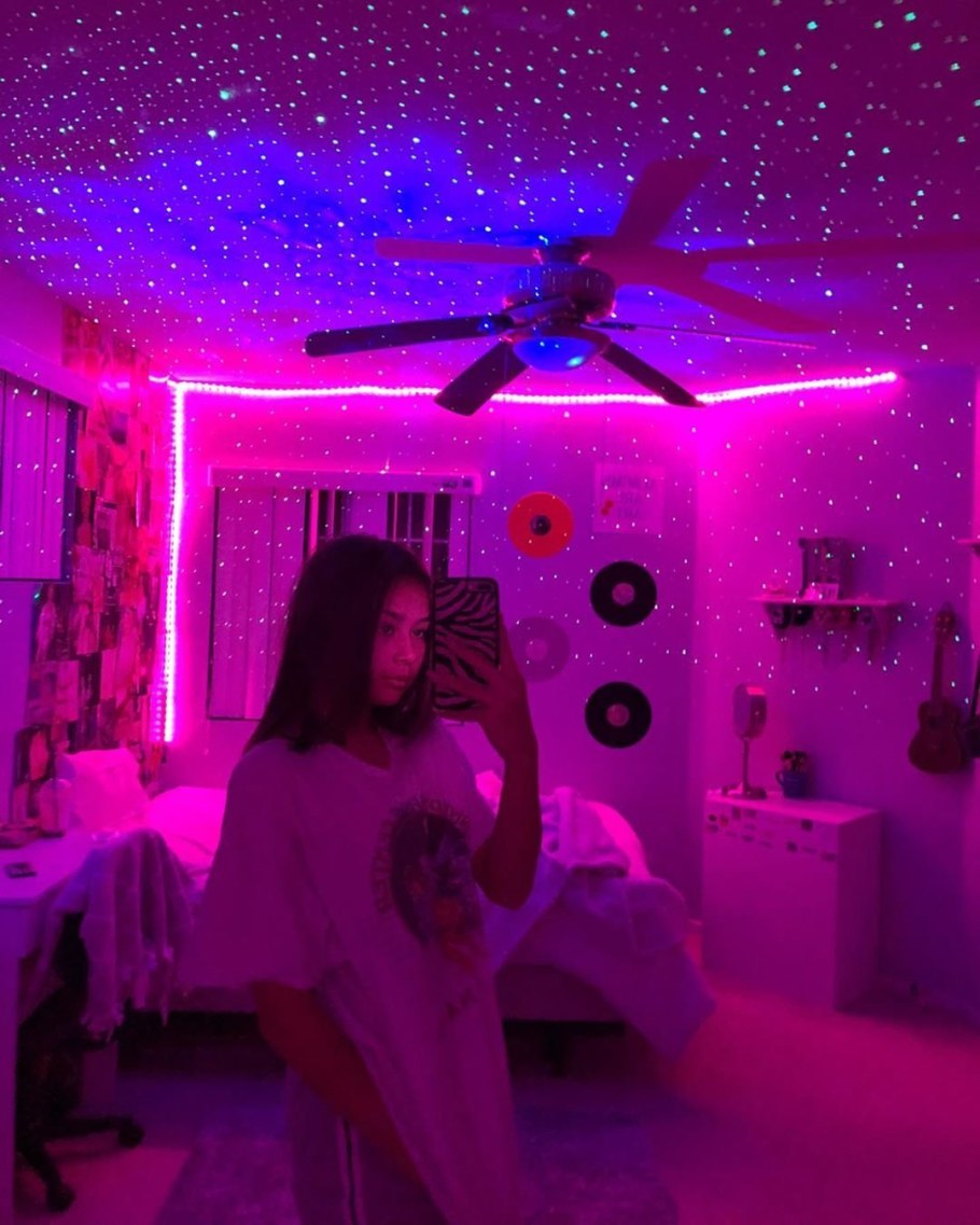 Комната подростка с подсветкой неоновой