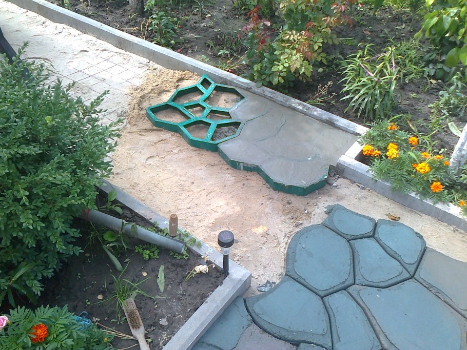 Садовые дорожки из бетона