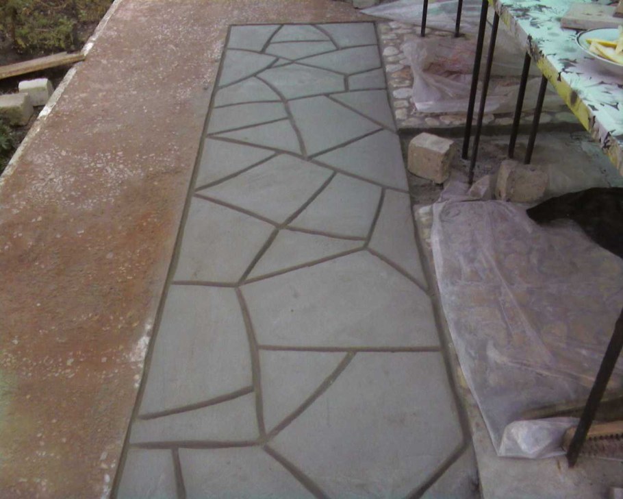 Бетонные дорожки на даче