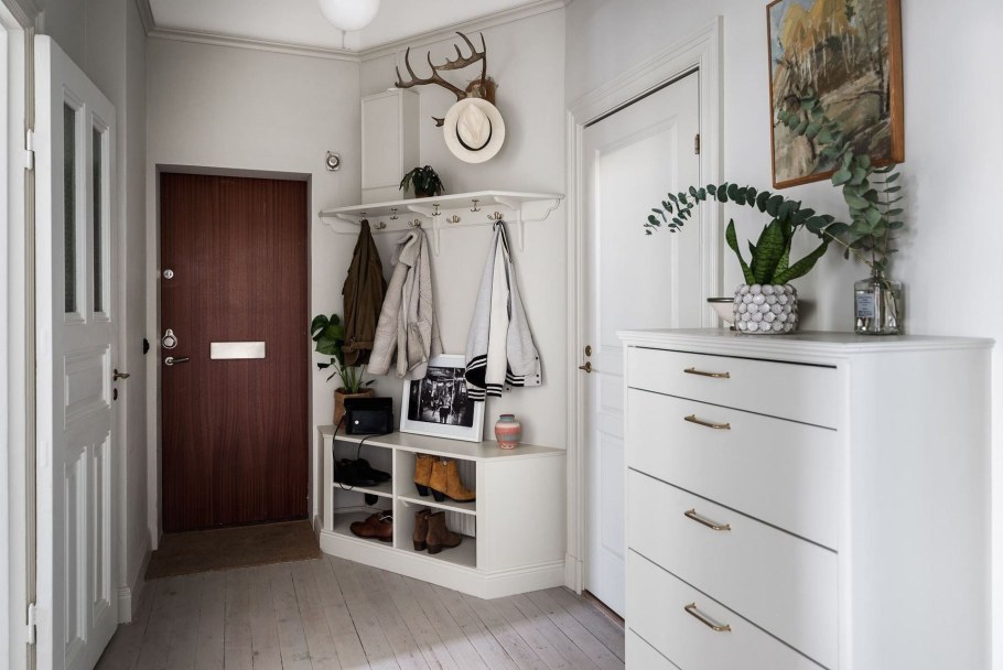Маленькая прихожая в стиле Сканди