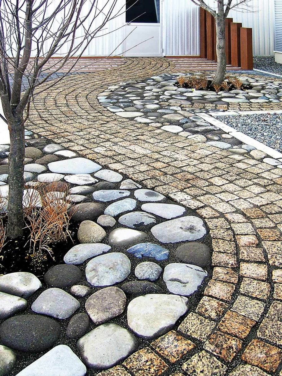 Мощение двора камнем