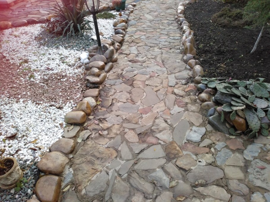 Дорожки из бутового камня