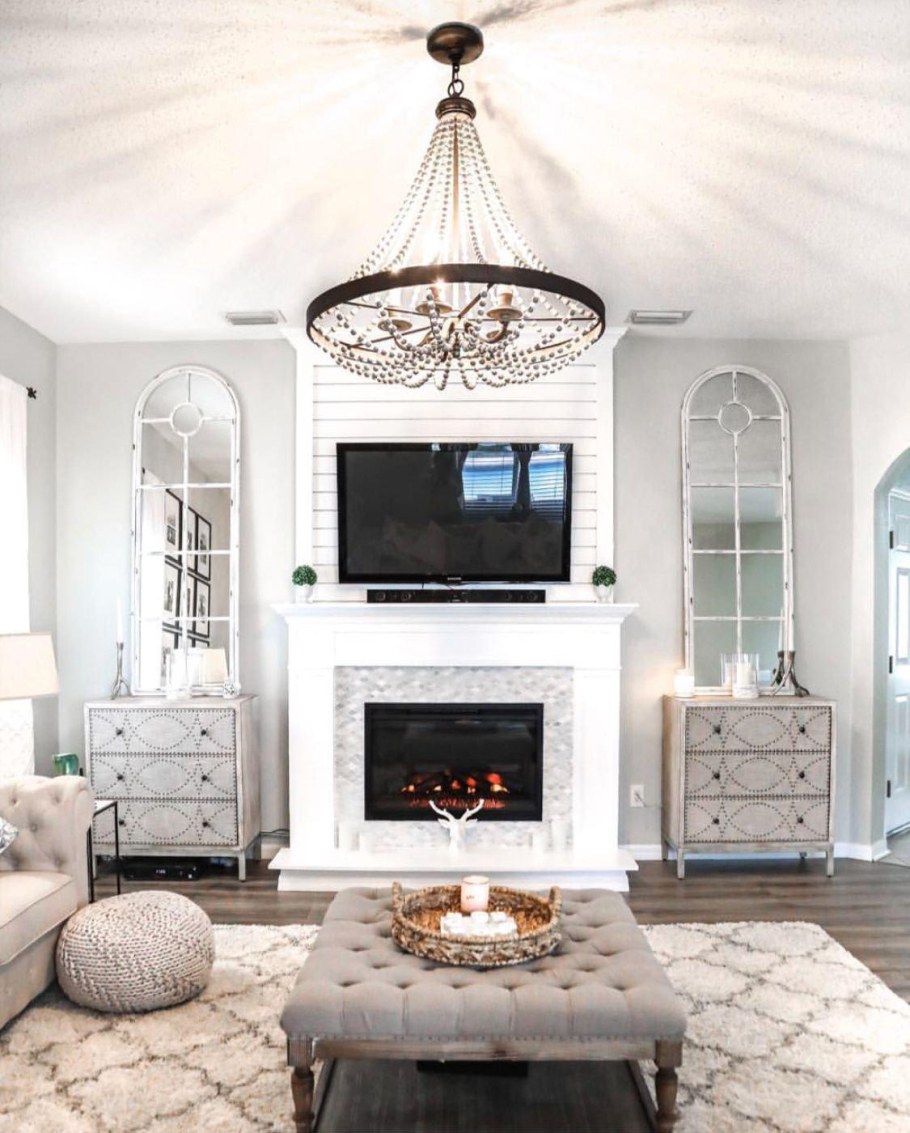 Камин с комодом в интерьере