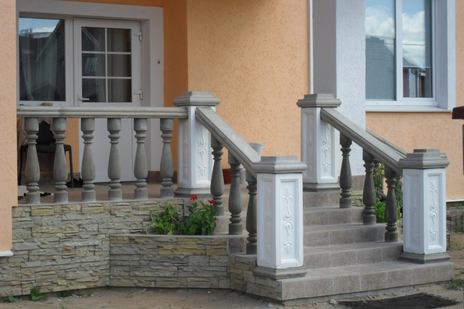 Крыльцо с балясинами