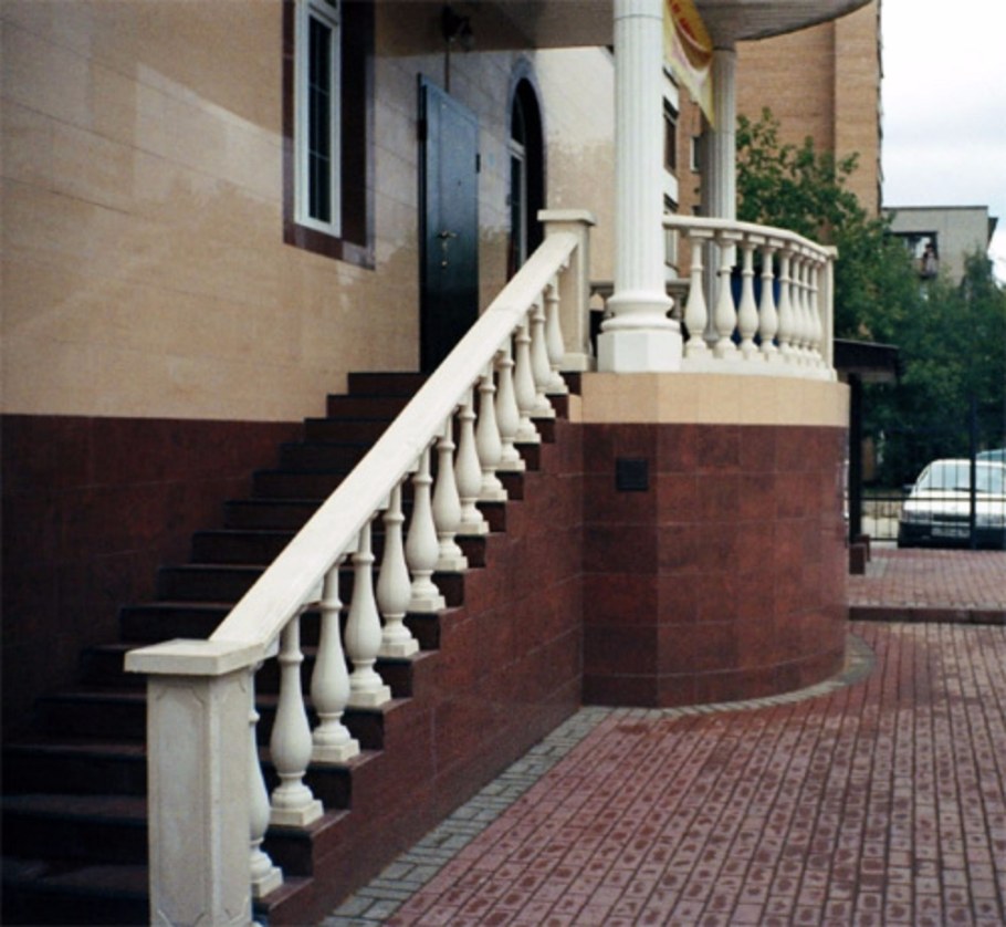 Высокое крыльцо