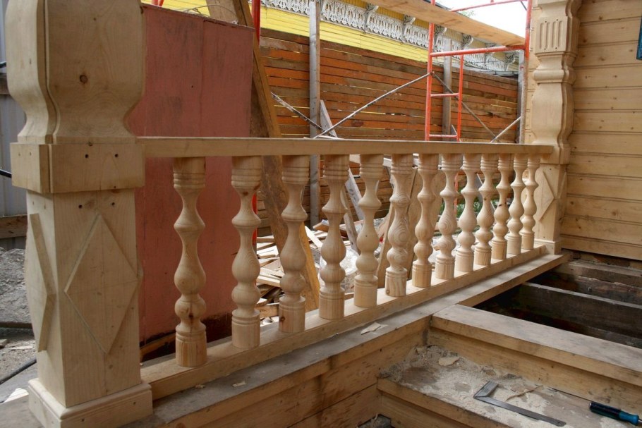 Прорезная резьба балясины для перил