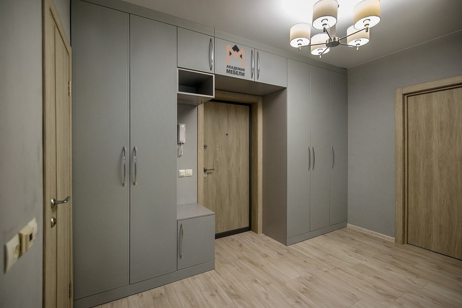 Серый перламутровый Эггер