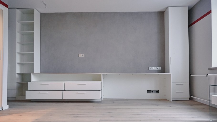 Серый монументальный Эггер