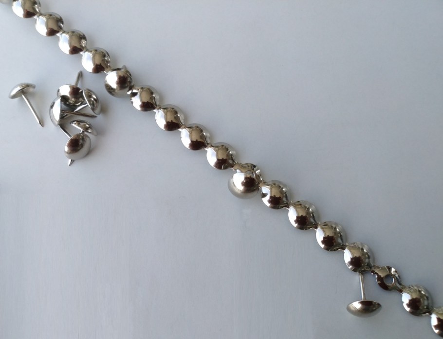 Мебельные гвоздики молдинги