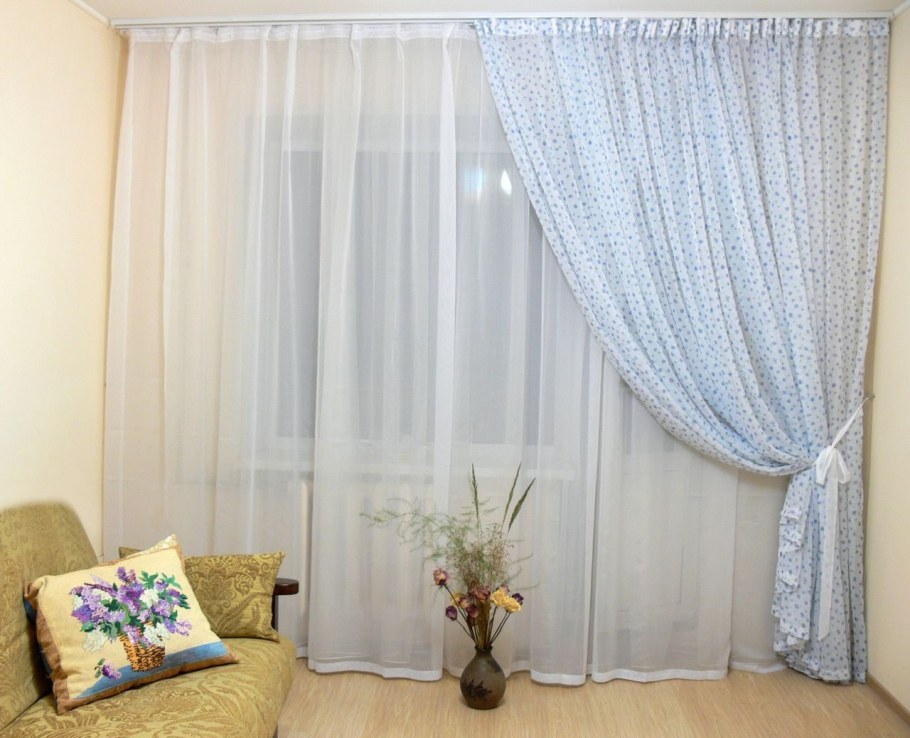 Тюль на окно в зал