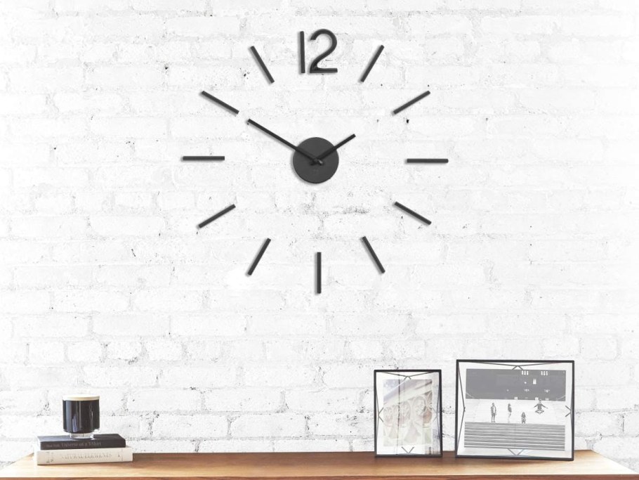 Часы Umbra настенные черные