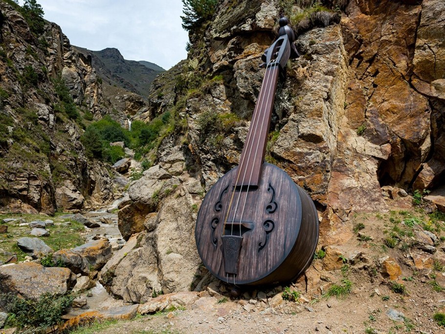 Хъисын фандыр арт объект