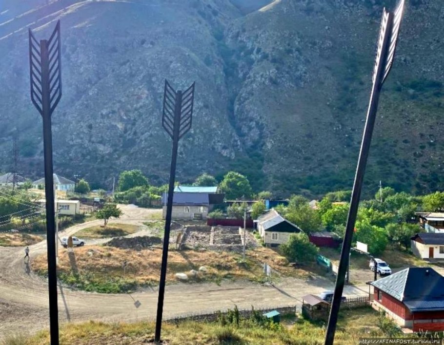 Арт объект в Северной Осетии стрелы