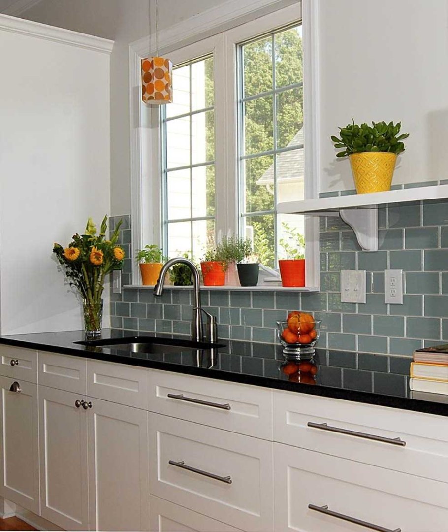 Фар УК из плитки на кухню