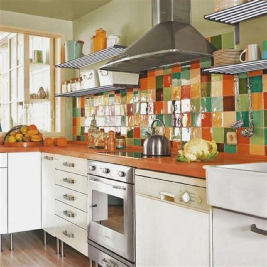 Яркая плитка на фартук для кухни