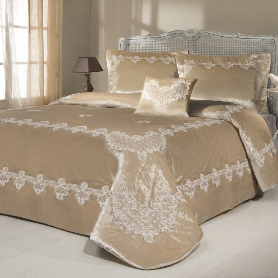 Красивое покрывало на кровать