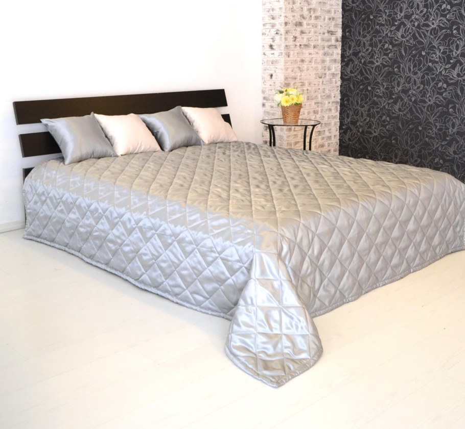 Покрывало Шеннон золотой атлас