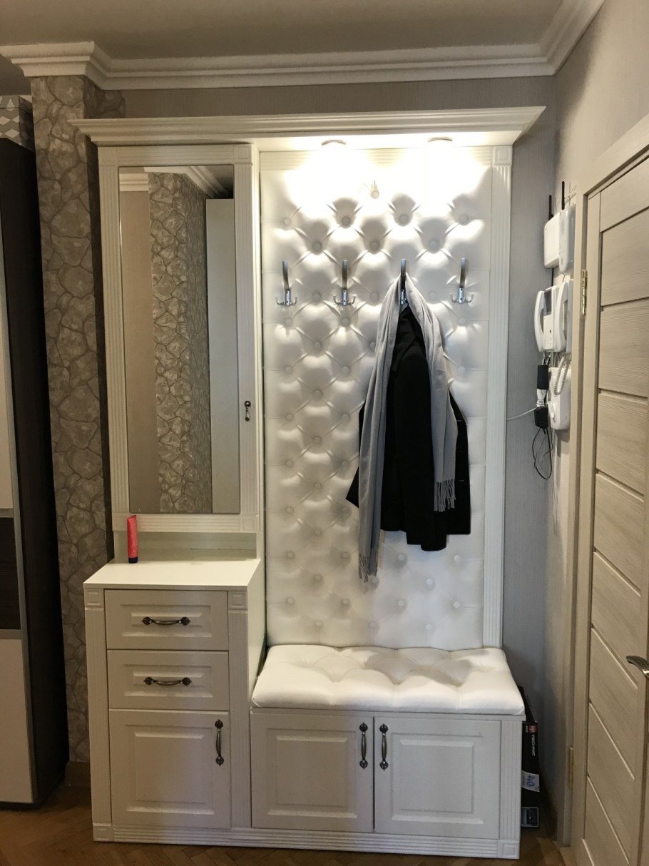 Прихожая Чарли Лайт 2