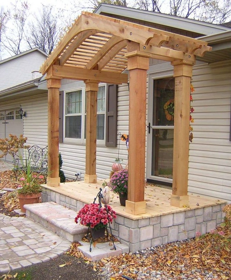 Крыльцо к деревянному дому