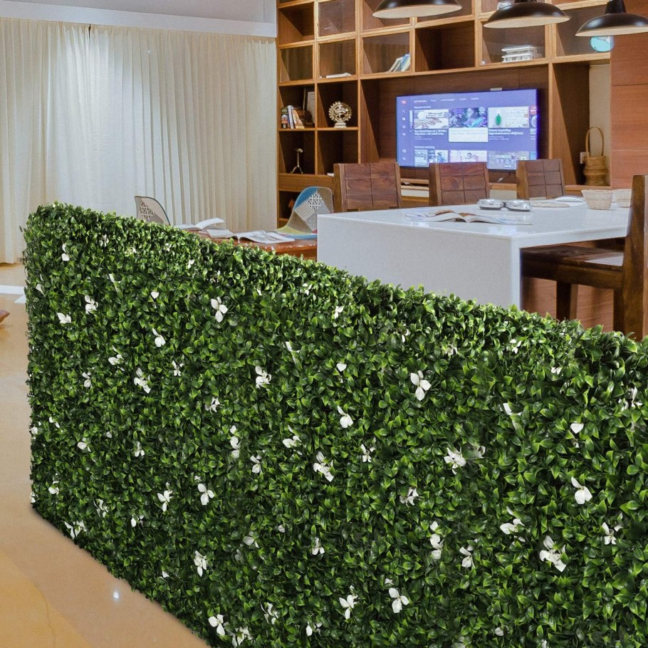 Гараж с растениями