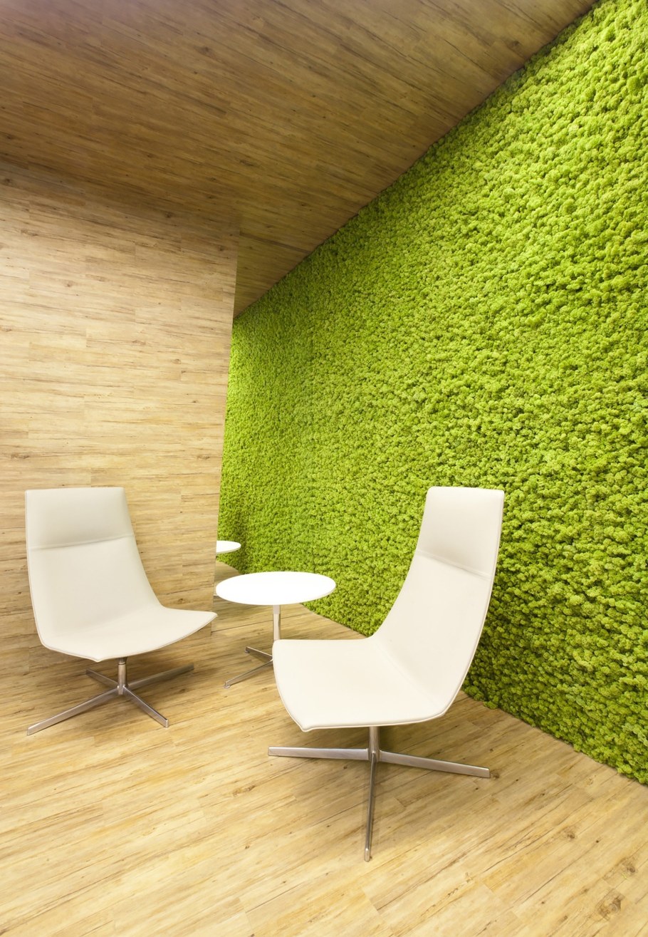 Искусственный газон на стене