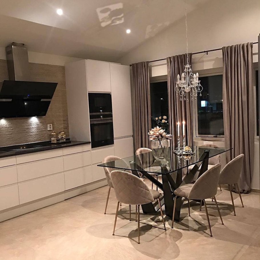 Кухня в бежевых тонах