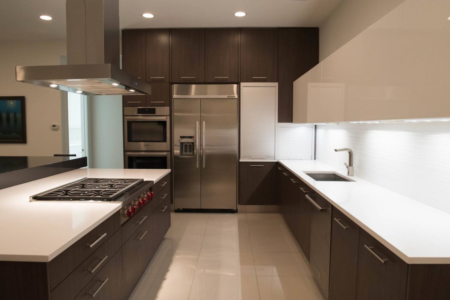 Кухня кофейного цвета