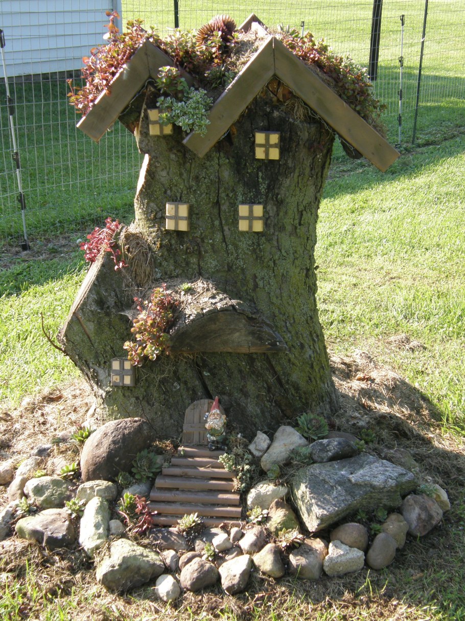 Декоративный домик для сада