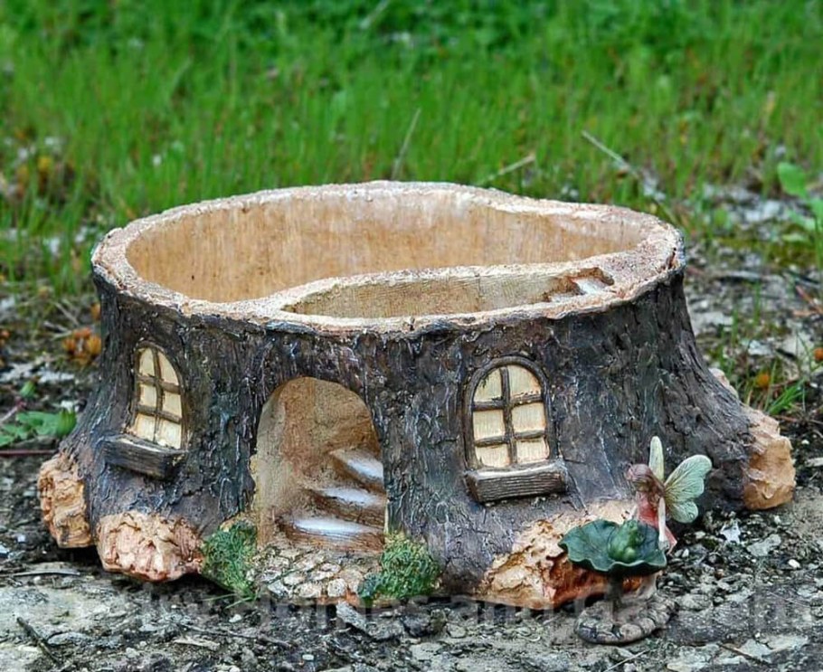 Домик из пня