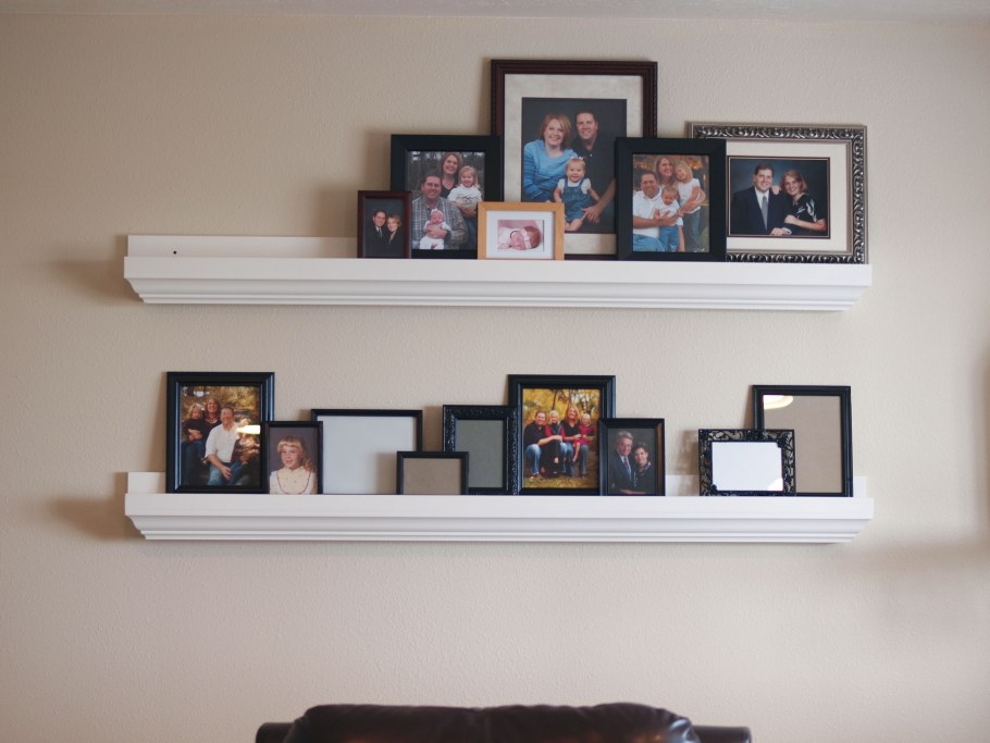Полки для рамок на стену