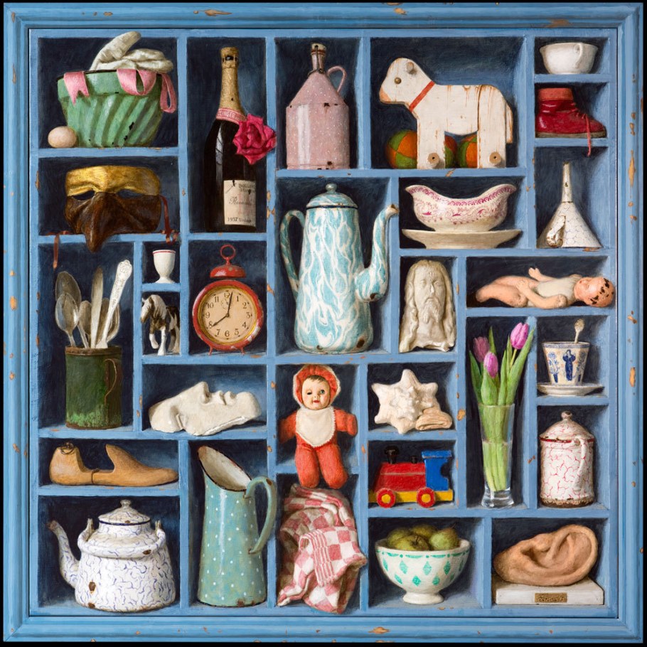 Полка с предметами