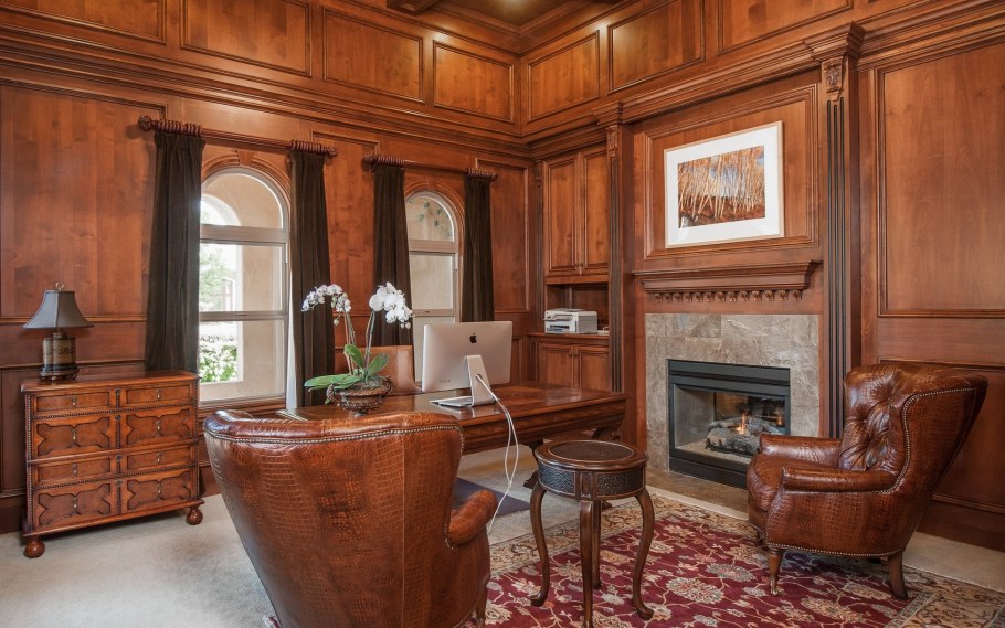 Кабинет из дерева в английском стиле