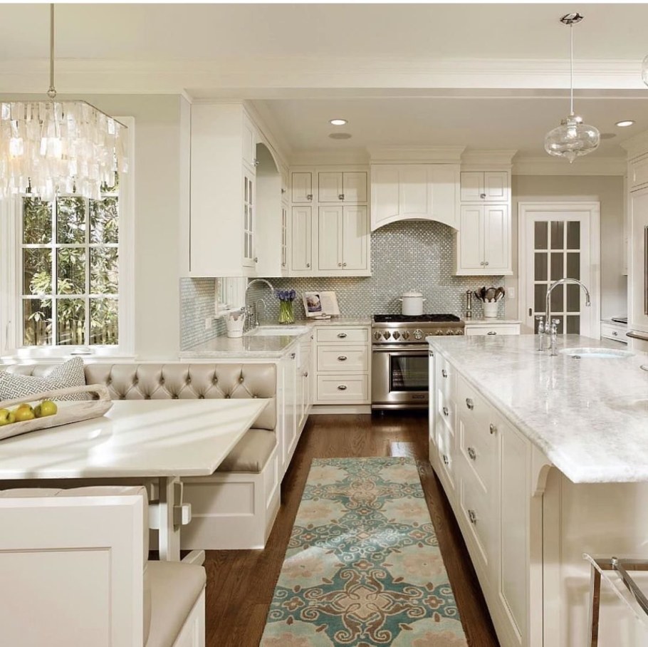 Большая кухня столовая