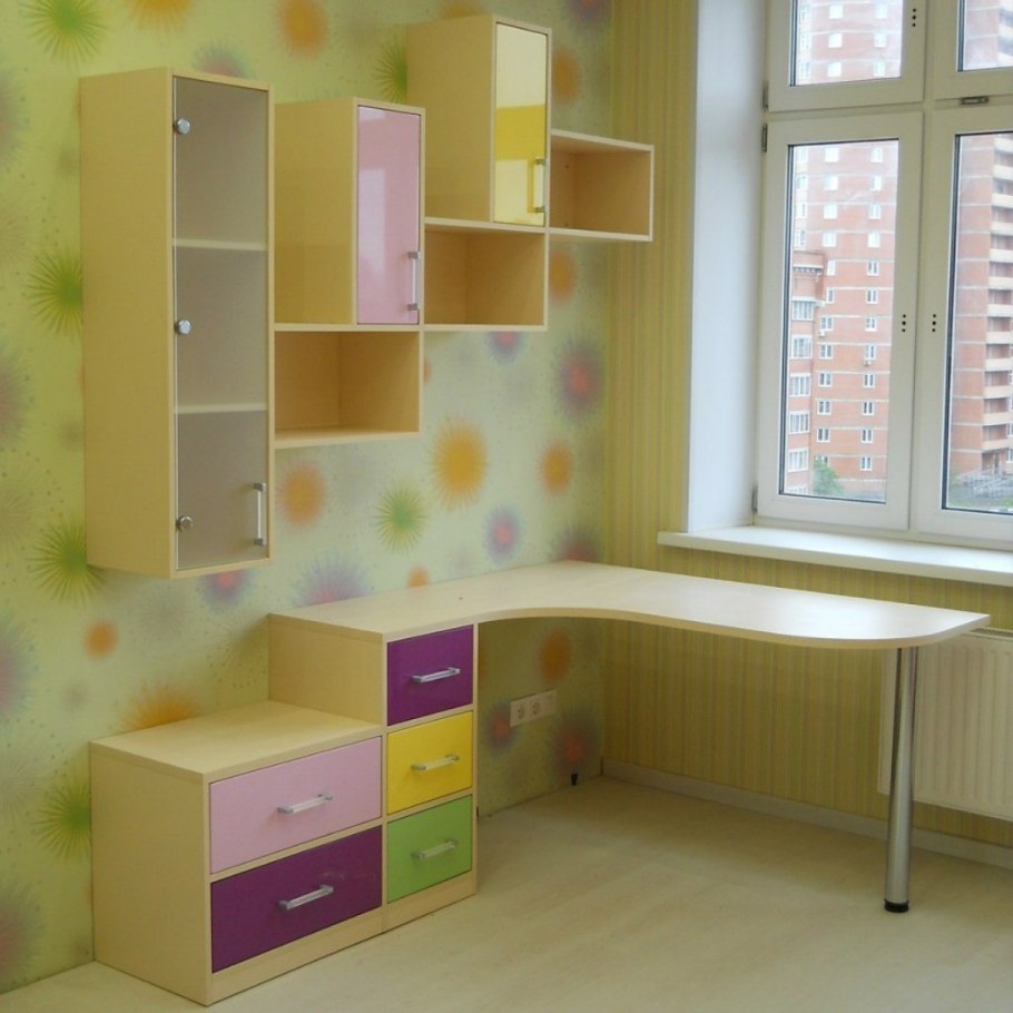 Стол со шкафом для школьника
