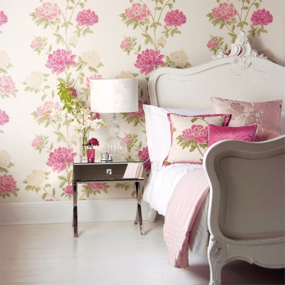 Обои в цветочек в интерьере
