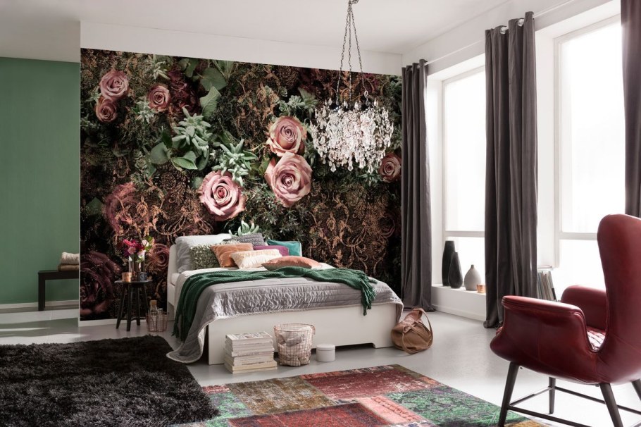 Цветочные обои в интерьере спальни