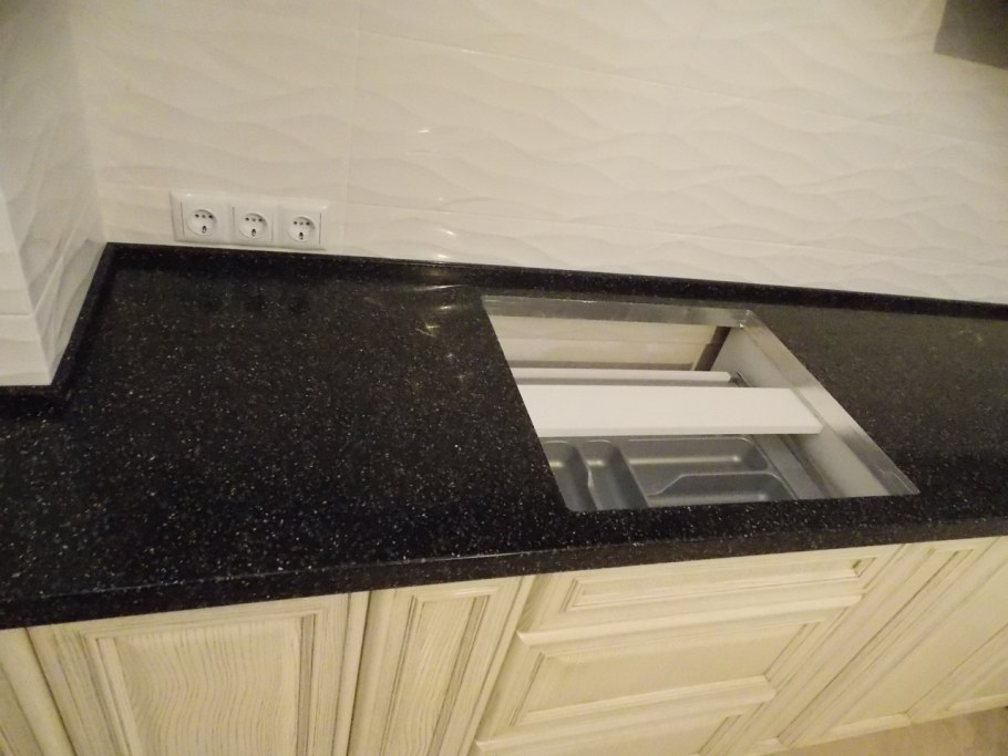 Стык столешницы