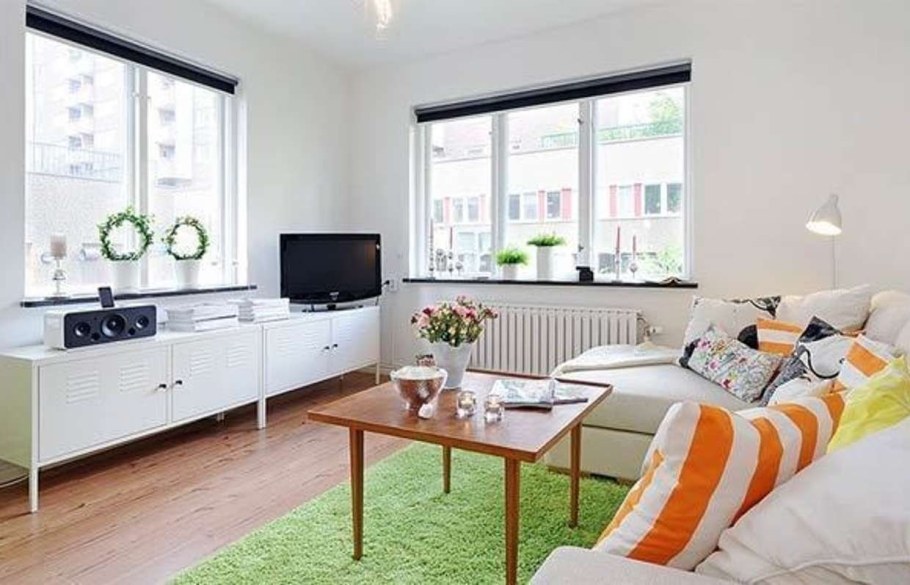 Комната с двумя окнами