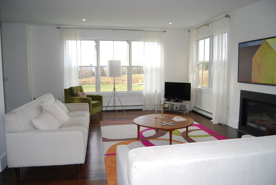 Гостиная с 2 угловыми окнами