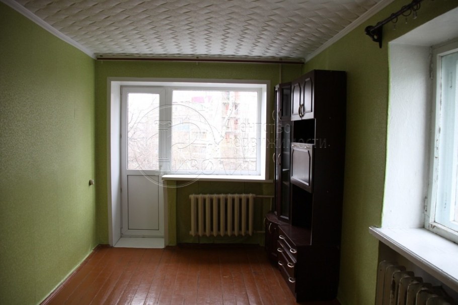 Однокомнатная угловая хрущевка с двумя окнами