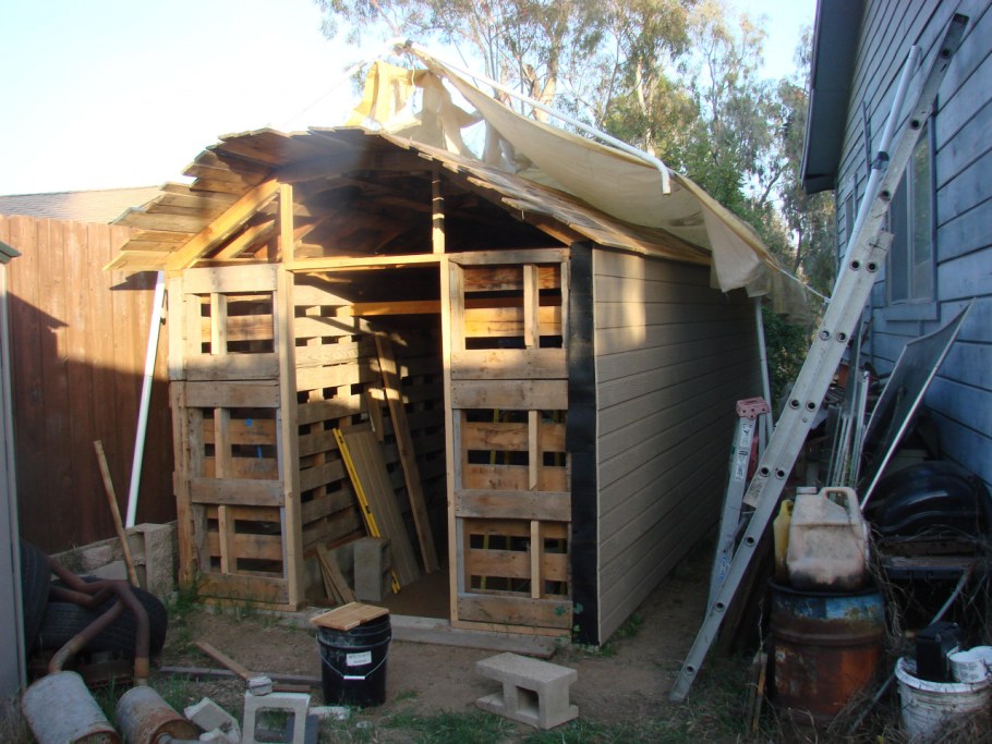 Сарайчик из поддонов