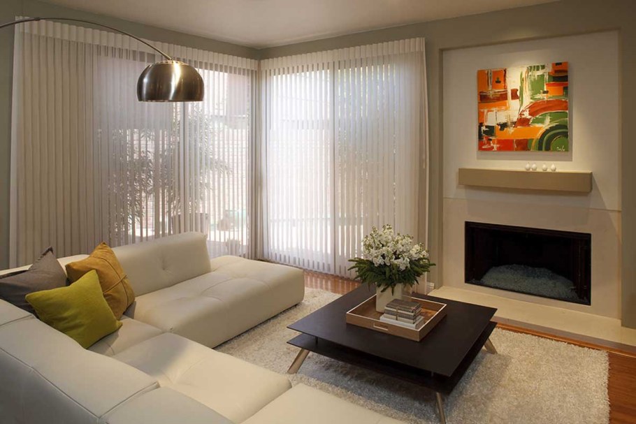 Гостиная с угловым окном