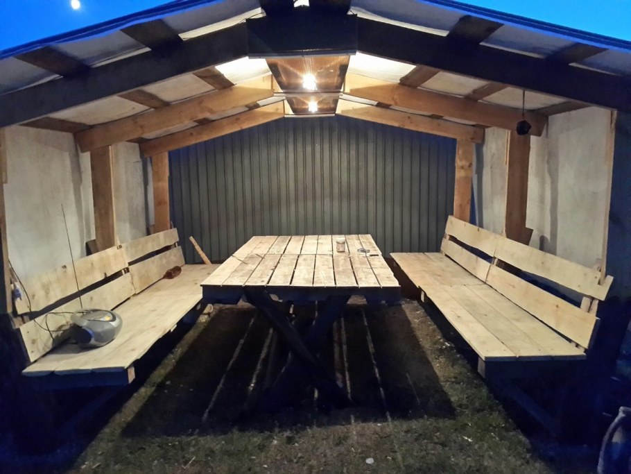 Беседка из поддонов