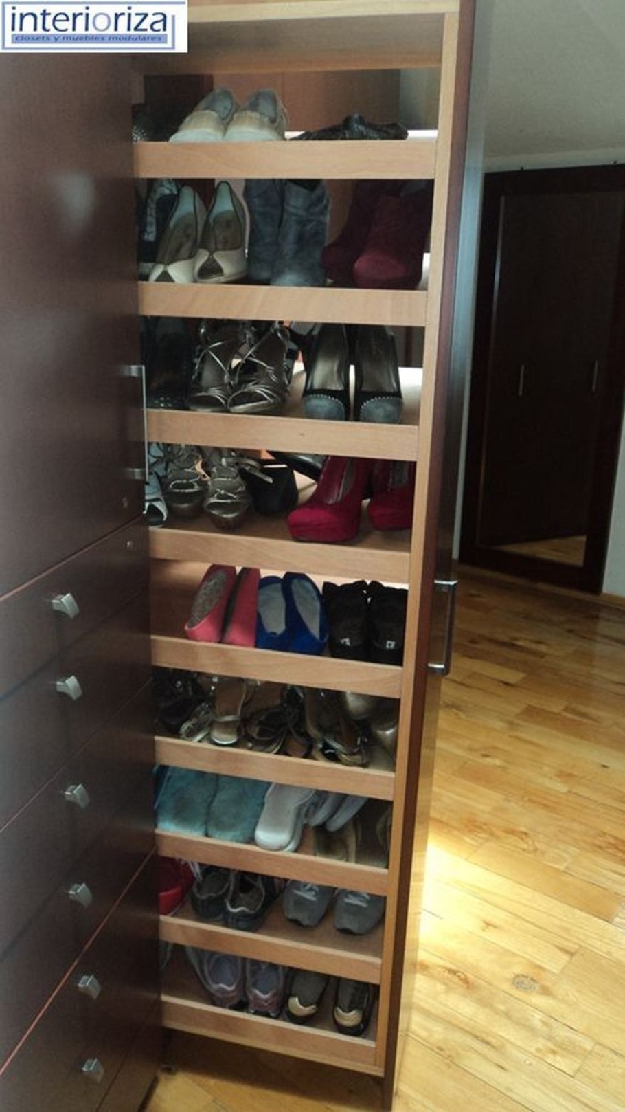 Выдвижной шкаф для обуви